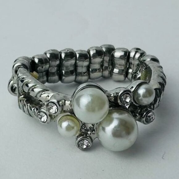 Paparazzi Silver Pearl Cluster Ring – Adjustable Stretch Band - Picture 2 of 5